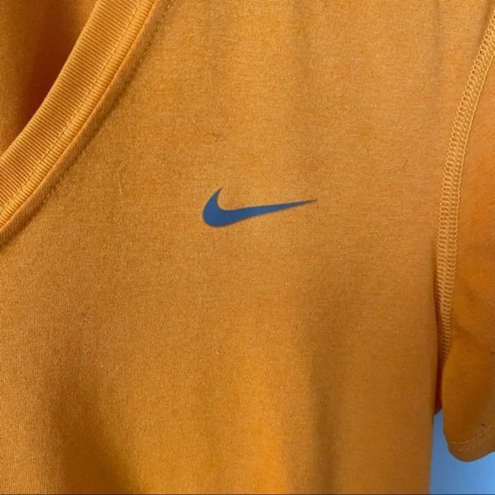 Nike Dri-Fit Regular Fit vneck Short Sleeve shirt Orange Medium